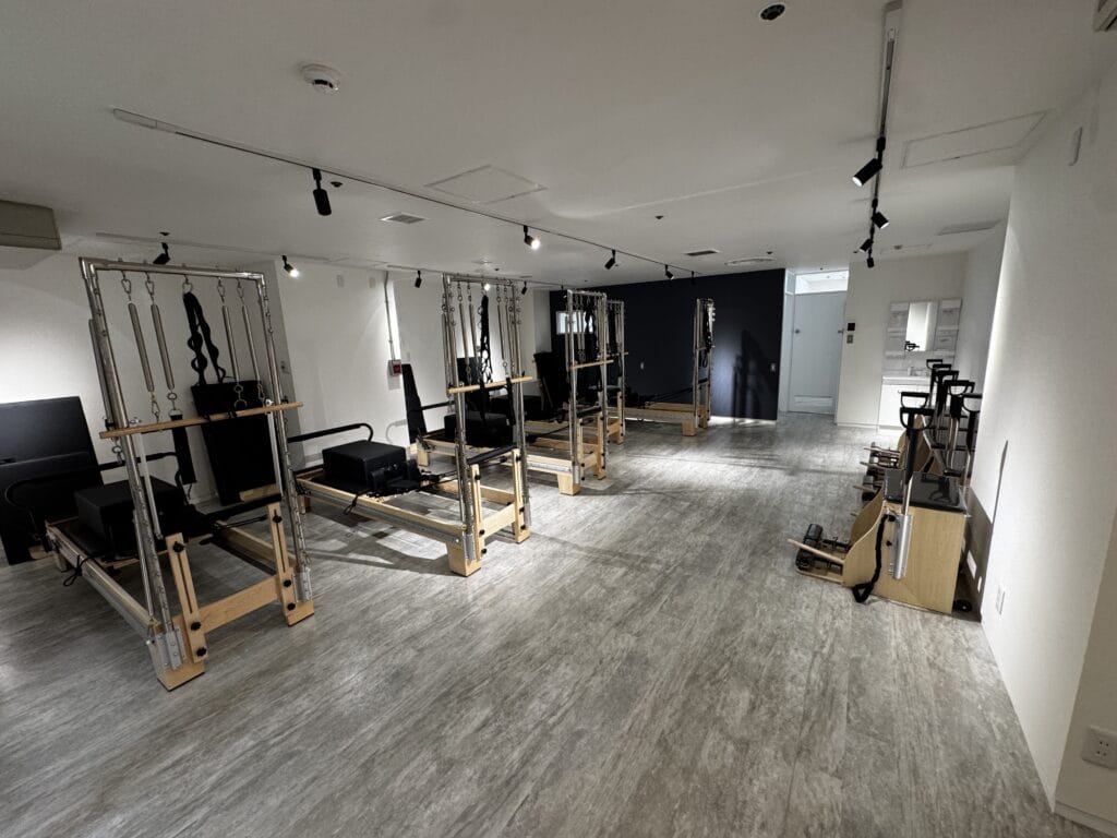阪急塚口のマシンピラティススタジオの店内の様子